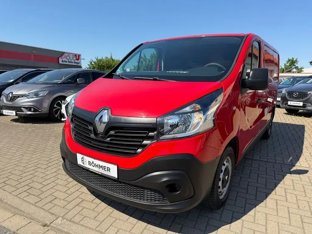Gebraucht Renault Trafic Komfort 95 PS (69 kW) 2018 Rot Van / Kleinbus