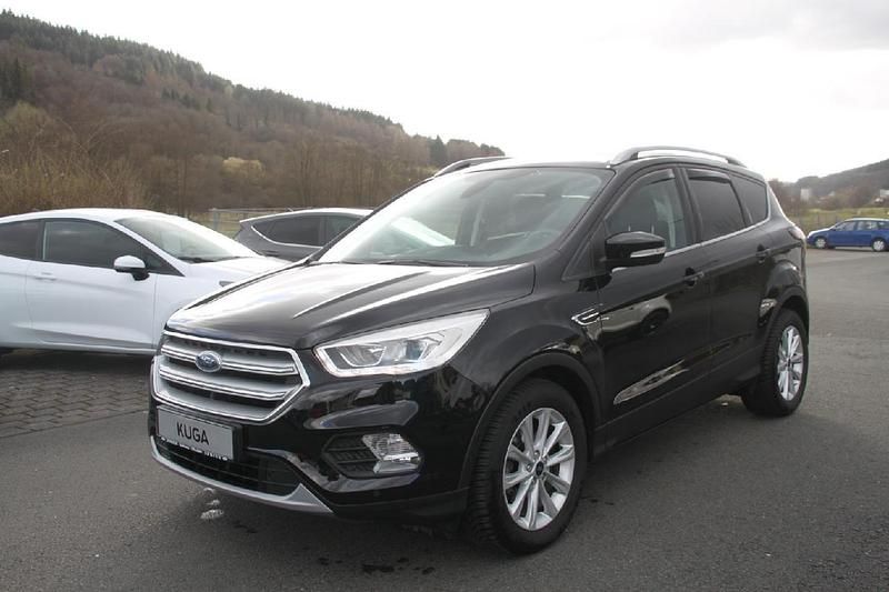 Gebraucht Ford Kuga Titanium 150 PS (110 kW) 2019 Schwarz SUV