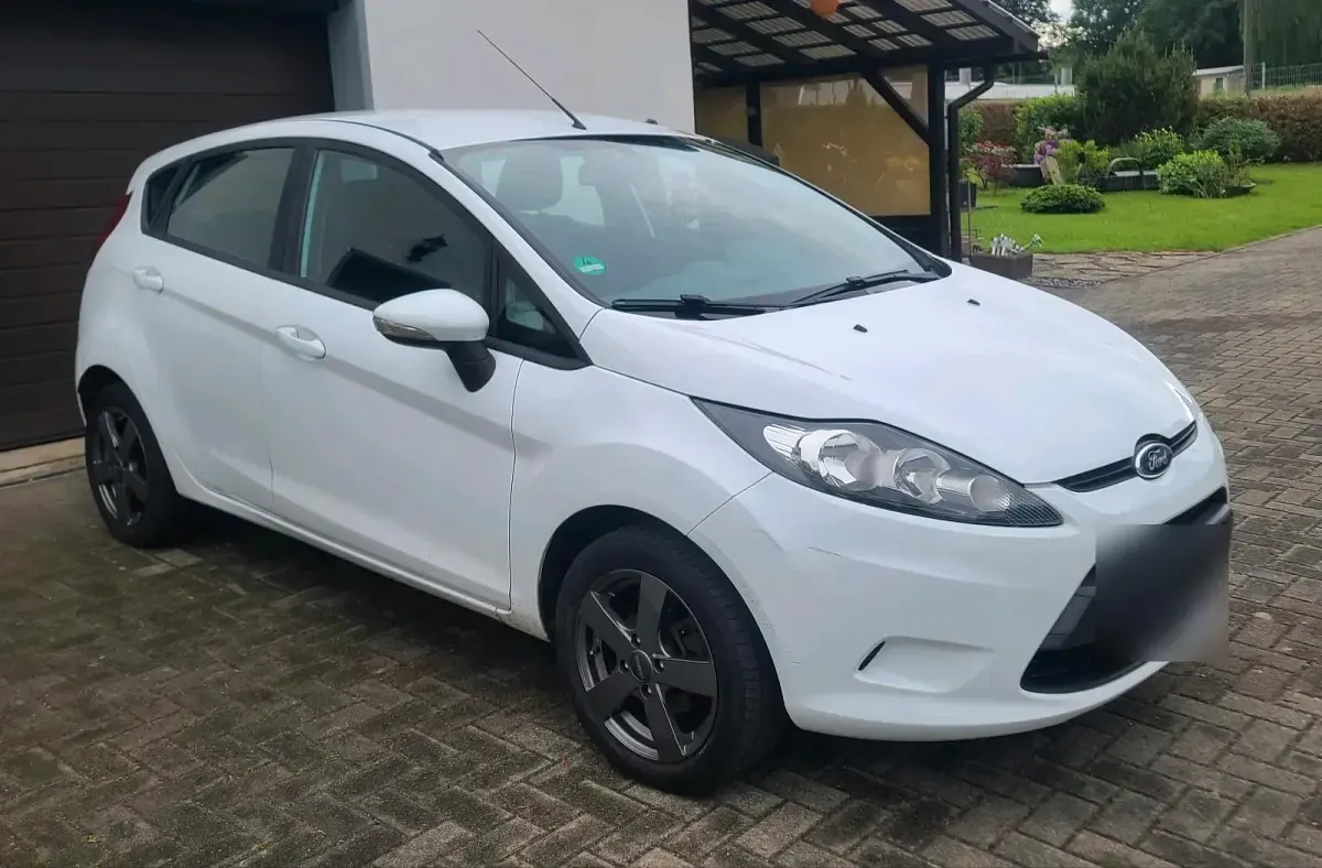 Gebraucht Ford Fiesta 82 PS (60 kW) 2011 Weiß Kleinwagen