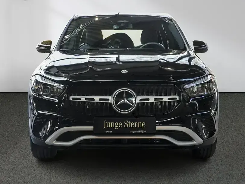 Gebraucht Mercedes GLA200 163 PS (119 kW) 2024 Schwarz SUV