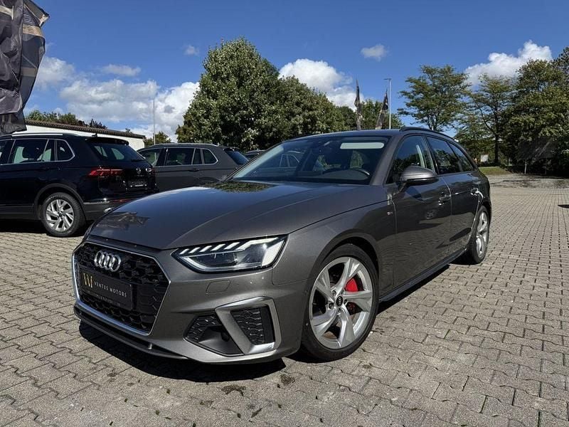Grau Gebraucht 2021 Audi A4 Sport Limousine | 23.850 € (Fairer Preis) - Bild 1/4