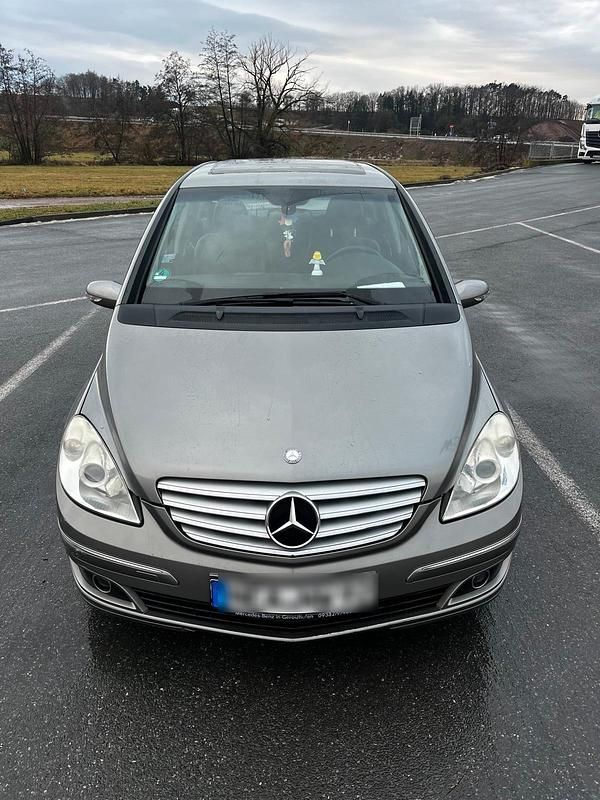 Andere farben Gebraucht 2025 Mercedes 200 Kombi | 2.600 € - Bild 1/4