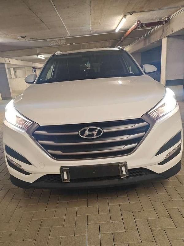 Weiß Gebraucht 2017 Hyundai Tucson Classic SUV | 16.000 € (Fairer Preis) - Bild 1/4