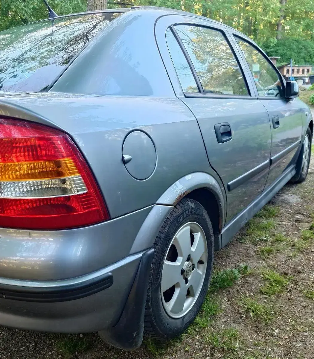 Gebraucht Opel Astra 103 PS (75 kW) 2003 Silber Limousine