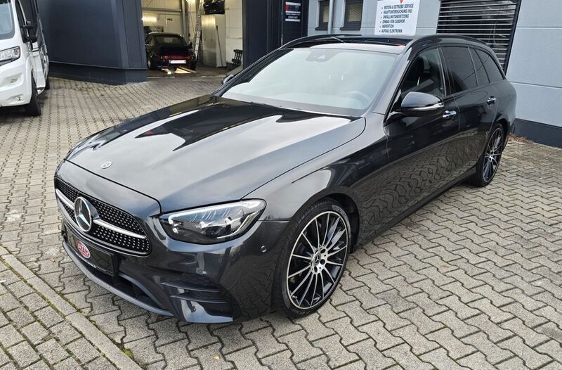 Grau Gebraucht 2021 Mercedes E300 AMG Kombi | 37.990 € (Fairer Preis) - Bild 1/4
