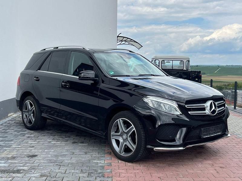 Obsidianschwarz metalliclack Gebraucht 2016 Mercedes GLE350 AMG line SUV | 28.900 € (Etwas zu teuer) - Bild 1/4