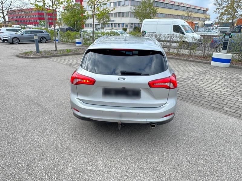 Gebraucht Ford Focus 120 PS (88 kW) 2019 Silber Kombi