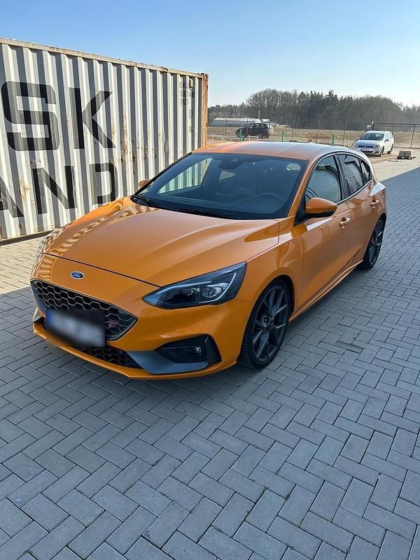 Gebraucht Ford Focus Performance Edition 280 PS (205 kW) 2020 Orange Limousine