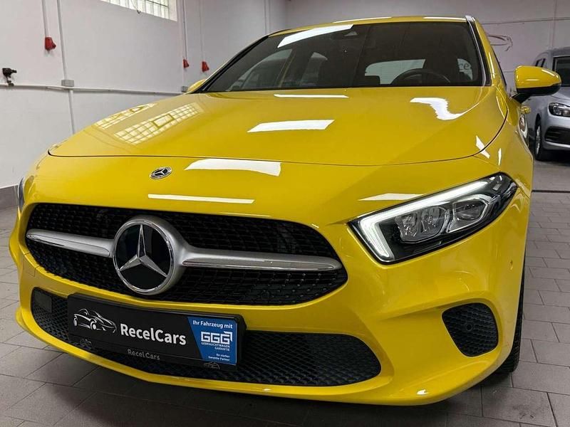 Gelb Gebraucht 2019 Mercedes A180 Progressive Limousine | 23.490 € (Etwas zu teuer) - Bild 1/4