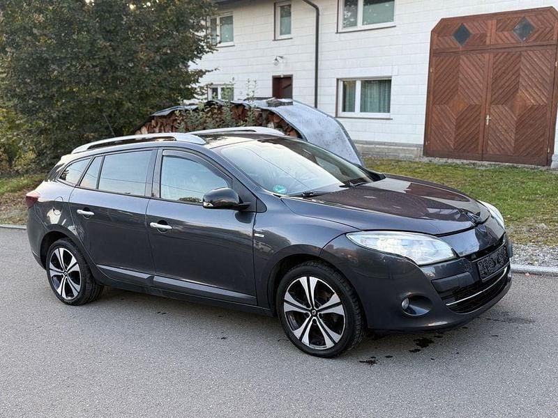 Grau Gebraucht 2011 Renault Mégane III Bose Edition Limousine | 1.890 € (Superpreis) - Bild 1/4