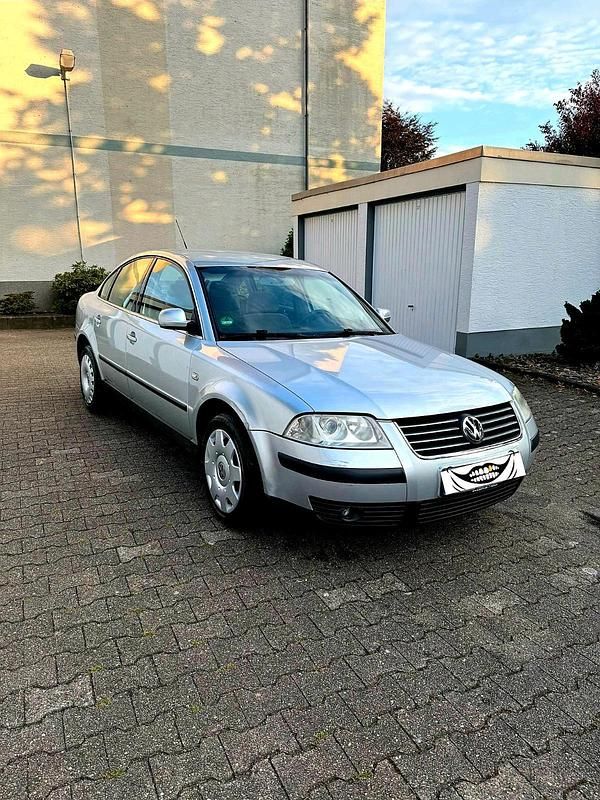 Silber Gebraucht 2003 VW Passat Limousine | 1.690 € (Guter Preis) - Bild 1/4