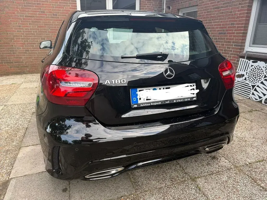 Gebraucht Mercedes A180 Edition 122 PS (89 kW) 2018 Schwarz Limousine