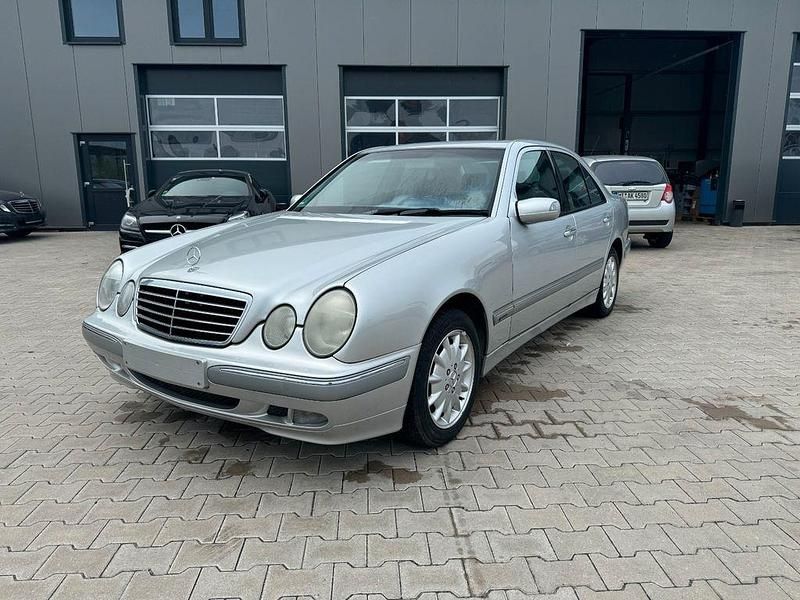 Gebraucht Mercedes E280 Elegance 204 PS (150 kW) 2000 Silber Limousine