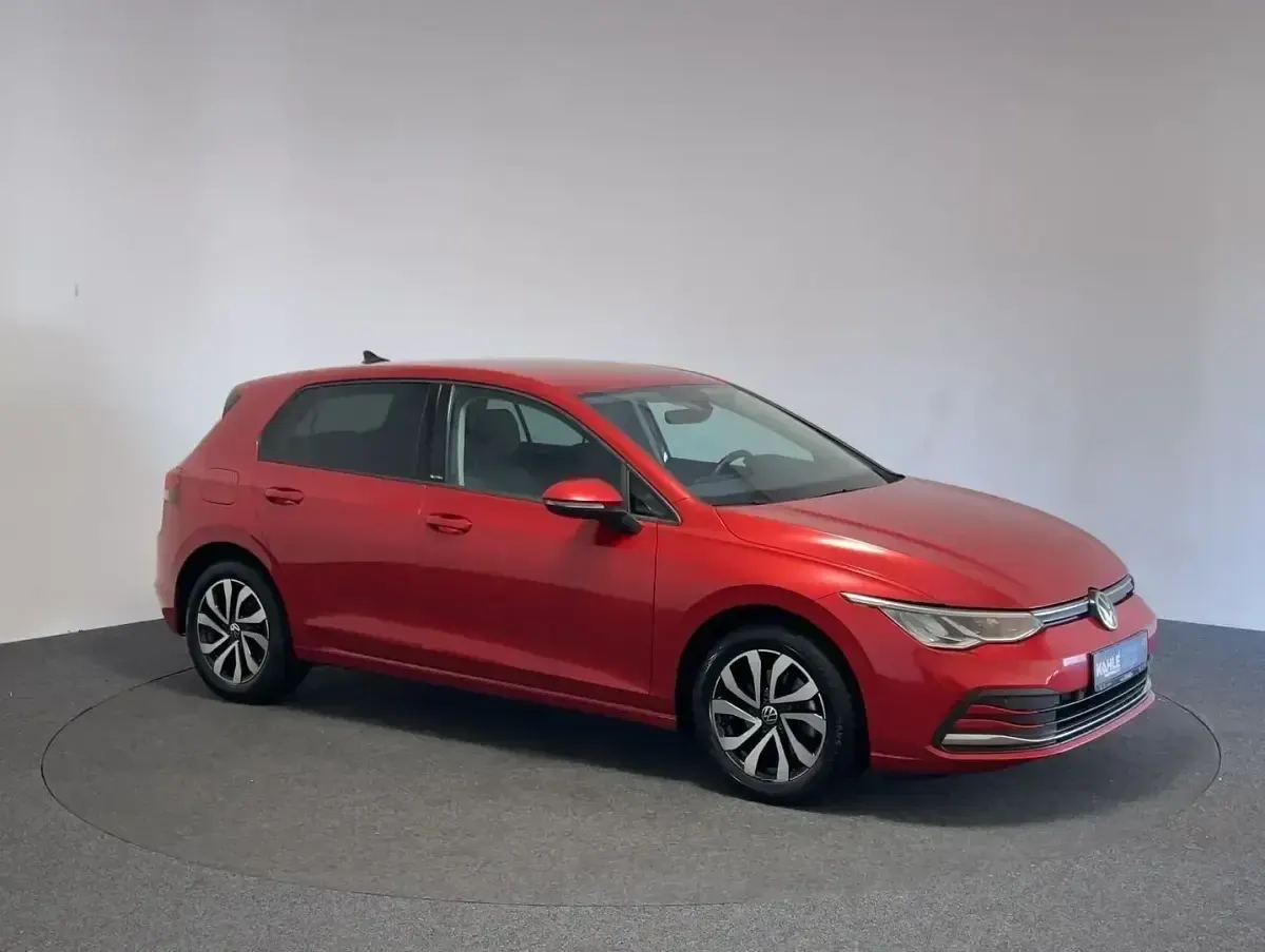 Brugt VW Golf VIII Active 150 HK (110 kW) 2023 Rød Sedan