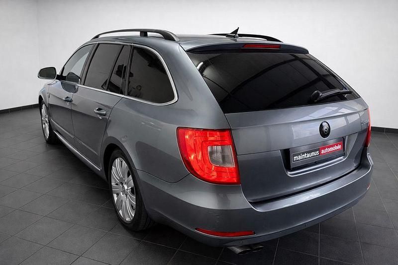 Gebraucht Skoda Superb Ambition 260 PS (191 kW) 2011 Grau Kombi