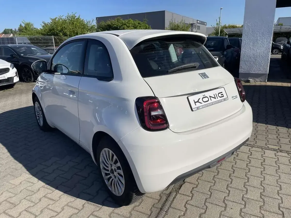 Gebraucht Fiat 500e Basis 86 kW (118 PS) 2023 Weiß Limousine