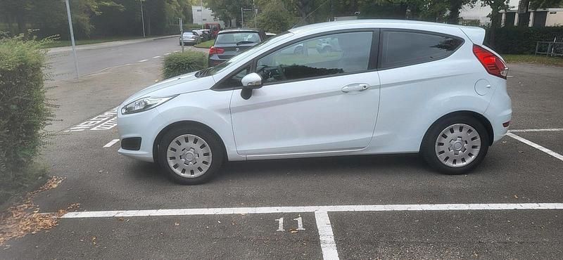 Weiß Gebraucht 2015 Ford Fiesta Kleinwagen | 5.500 € (Fairer Preis) - Bild 1/4