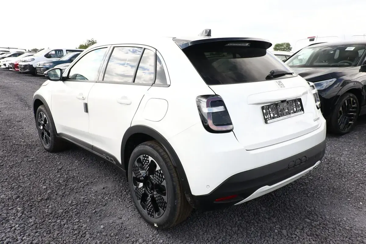 Neu Fiat 600 La Prima 101 PS (74 kW) 2026 Gelato weiß SUV