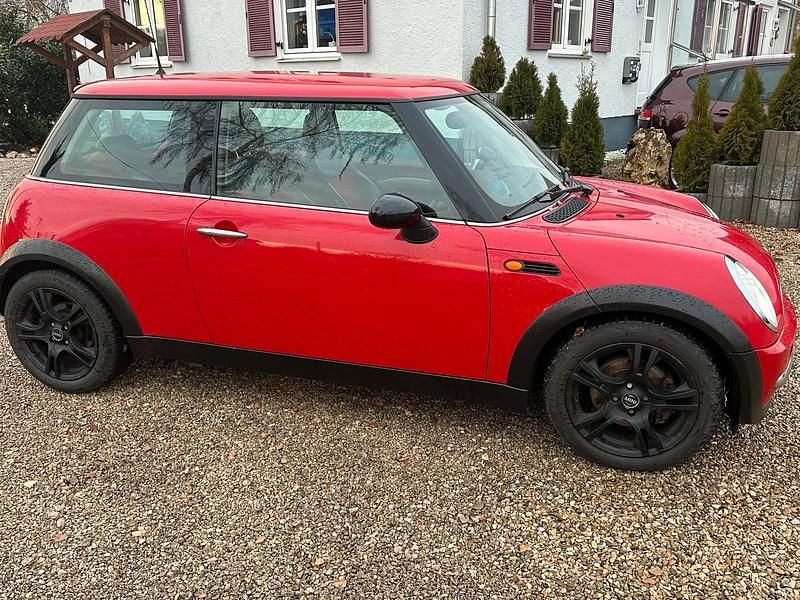 Używany Mini Cooper Chili 116 KM (85 kW) 2002 Czerwony Hatchback