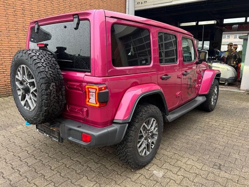 Gebraucht Jeep Wrangler Unlimited Sahara 272 PS (200 kW) 2022 Violett SUV