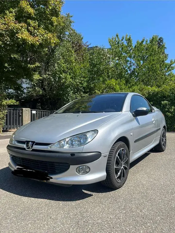 Gebraucht Peugeot 206 CC 109 PS (80 kW) 2002 Silber Cabrio