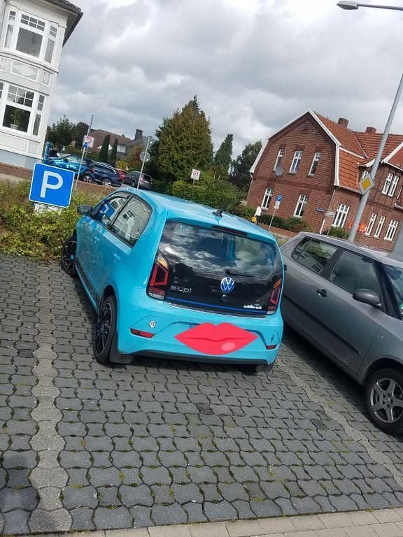 Blau Gebraucht 2021 VW e-up! Kleinwagen | 8.000 € (Superpreis) - Bild 1/4