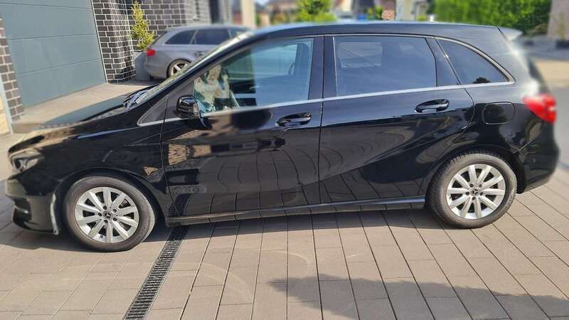 Schwarz Gebraucht 2019 Mercedes B200 Van / Kleinbus | 19.500 € (Fairer Preis) - Bild 1/4