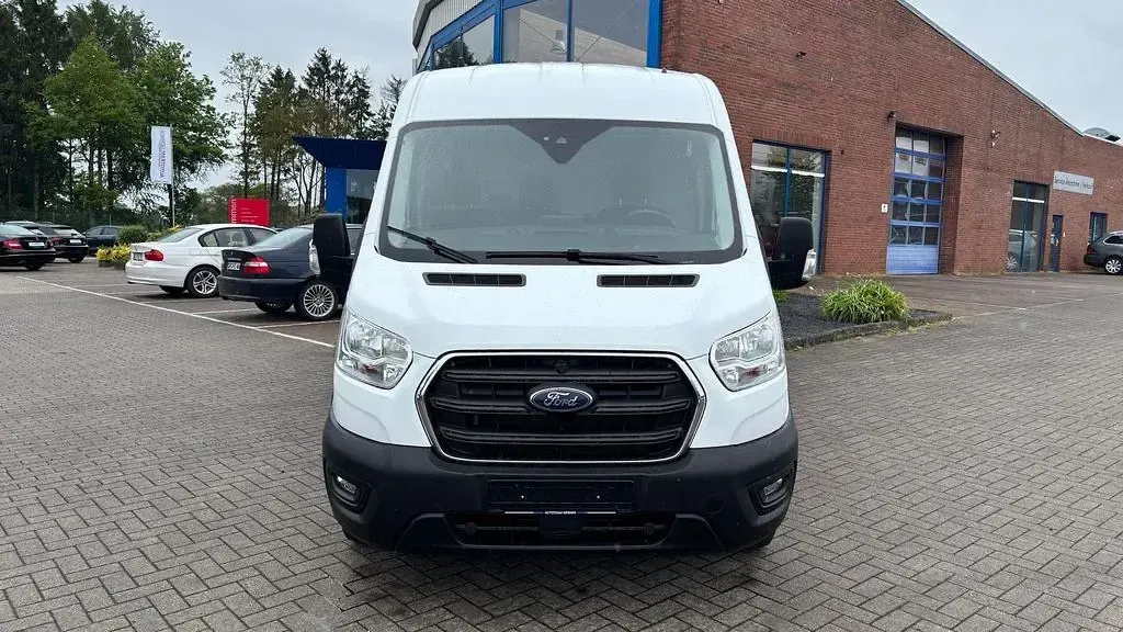 Gebraucht Ford Transit Trend 131 PS (96 kW) 2022 Frostweiß Van / Kleinbus