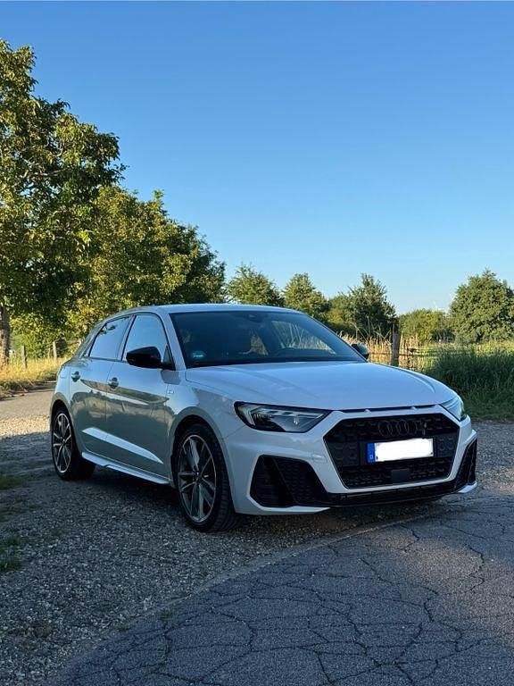 Weiß Gebraucht 2019 Audi A1 Sportback S-Line Kleinwagen | 22.999 € (Guter Preis) - Bild 1/4