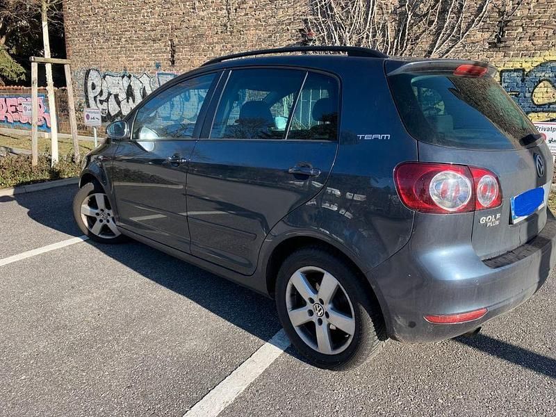 Grau Gebraucht 2011 VW Golf Plus Cross Comfortline Van / Kleinbus | 4.900 € (Fairer Preis) - Bild 1/4