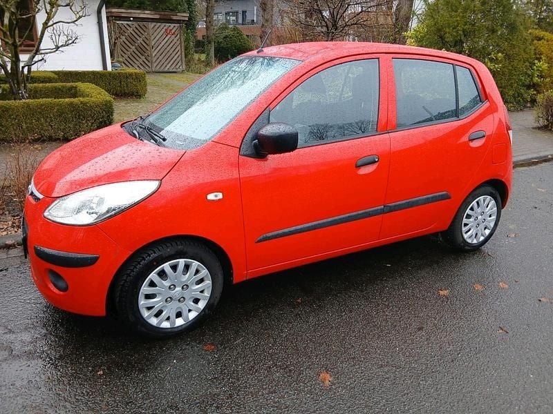 Gebraucht Hyundai i10 67 PS (49 kW) 2011 Rot Kleinwagen