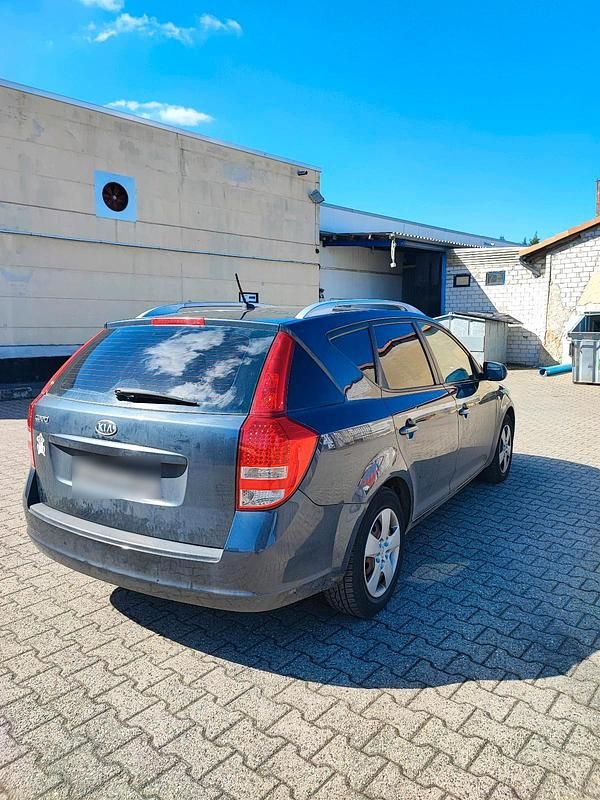 Gebraucht Kia Ceed 90 PS (66 kW) 2010 Grau Kleinwagen