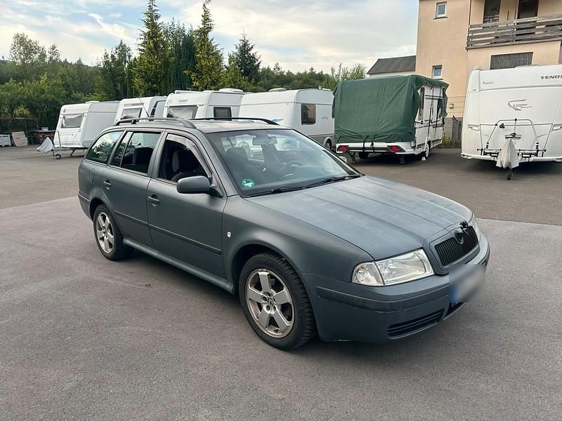 Grau Gebraucht 2004 Skoda Octavia Kombi | 2.300 € (Etwas zu teuer) - Bild 1/4