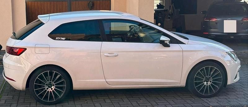 Weiß Gebraucht 2017 Seat Leon SC FR Kleinwagen | 15.750 € (Teuer) - Bild 1/4