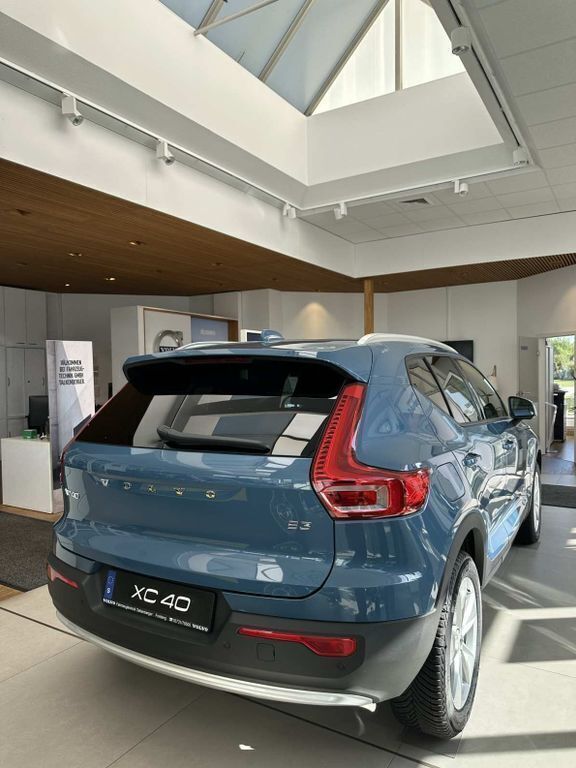 Gebraucht Volvo XC40 Core 163 PS (119 kW) 2024 Blau SUV
