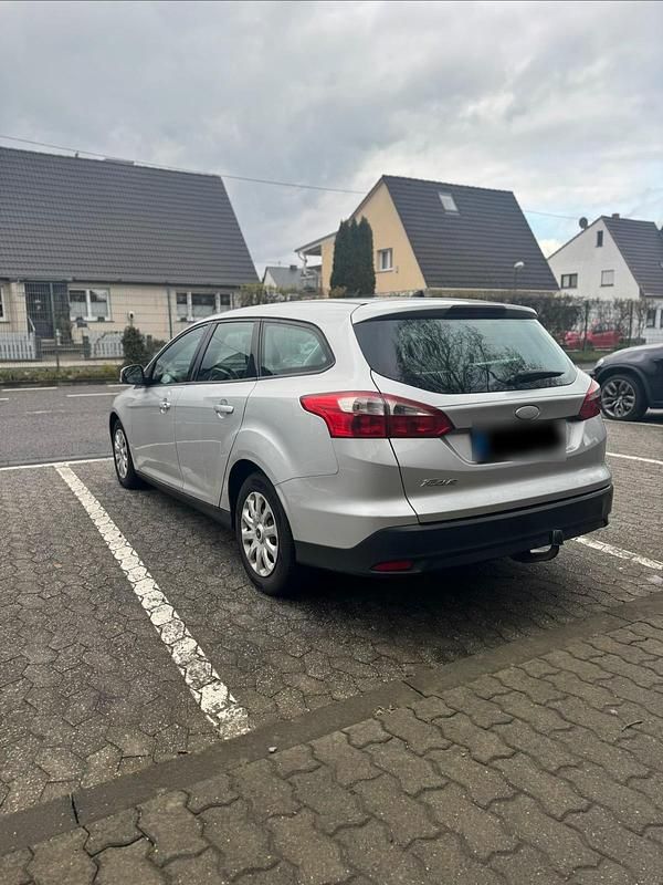 Gebraucht Ford Focus 116 PS (85 kW) 2011 Silber Kombi