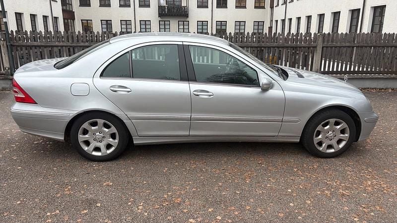 Silber Gebraucht 2006 Mercedes C220 Limousine | 3.900 € (Fairer Preis) - Bild 1/4