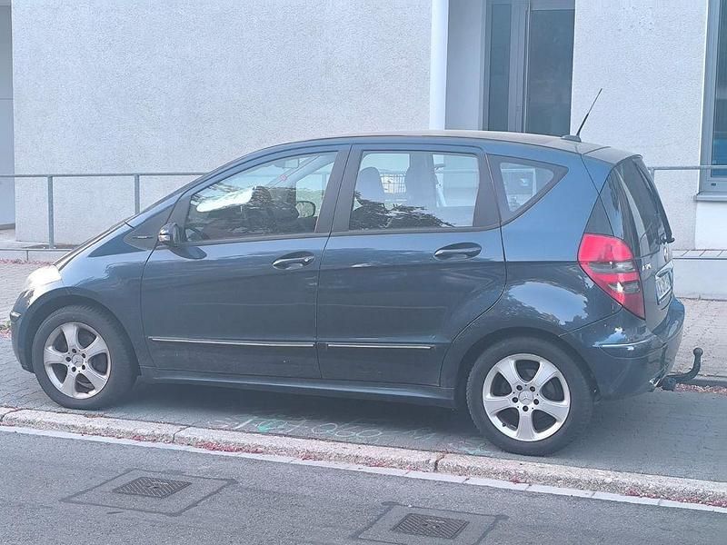 Blau Gebraucht 2006 Mercedes A170 Avantgarde Van / Kleinbus | 2.850 € (Fairer Preis) - Bild 1/4