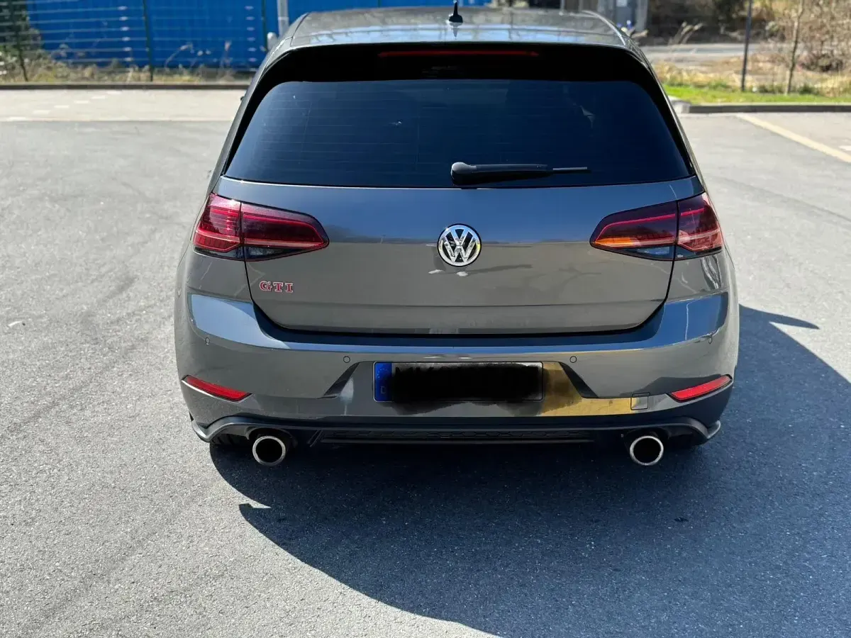 Gebraucht VW Golf VII GTI 245 PS (180 kW) 2019 Grau Limousine