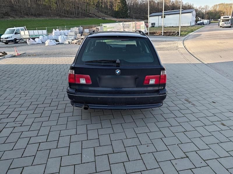 Gebraucht BMW 525 192 PS (141 kW) 2003 Blau Kombi