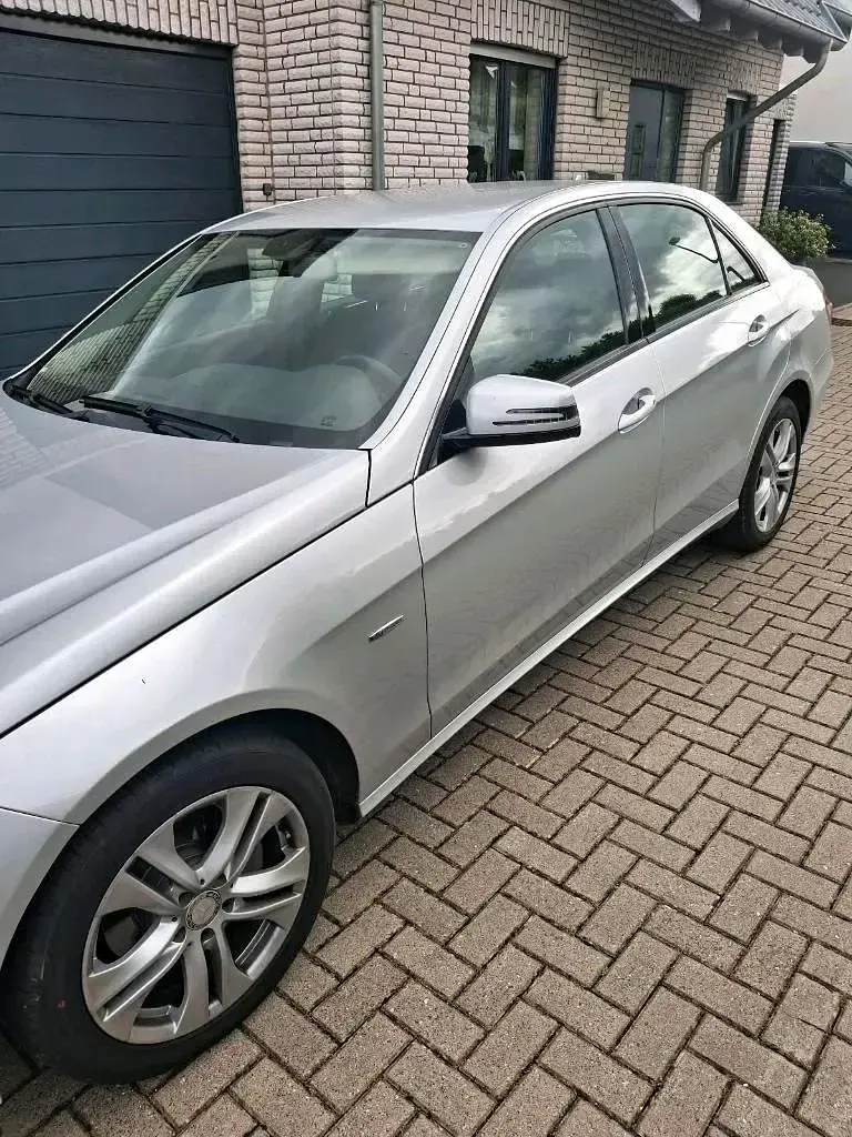Gebraucht Mercedes E200 184 PS (135 kW) 2012 Silber Limousine