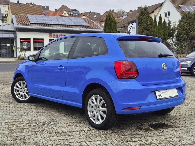 Gebraucht VW Polo Comfortline 60 PS (44 kW) 2015 Blau Kleinwagen