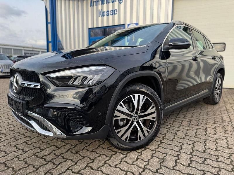 Gebraucht Mercedes GLA200 163 PS (119 kW) 2025 Schwarz SUV