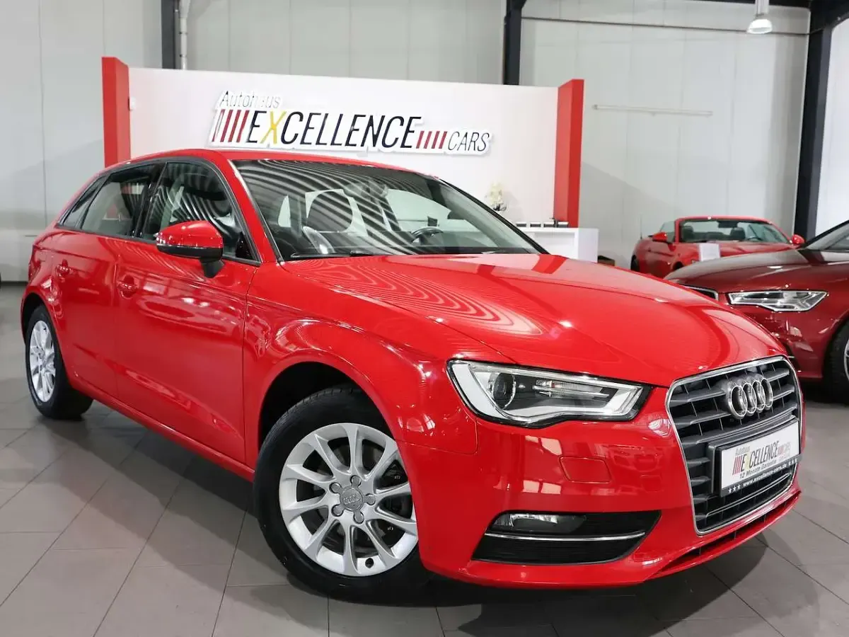 Gebraucht Audi A3 Attraction 150 PS (110 kW) 2015 Brillantrot Limousine