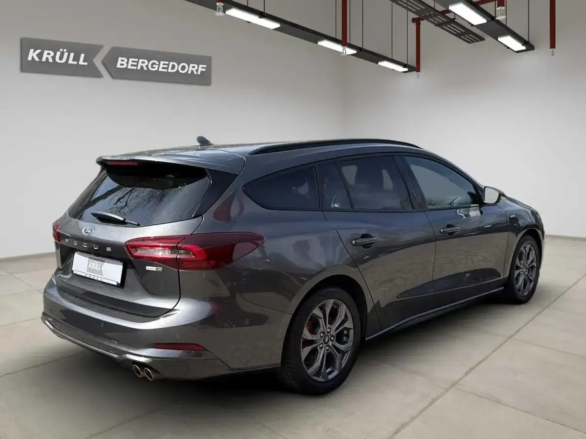 Gebraucht Ford Focus ST-Line 155 PS (114 kW) 2023 Grau Limousine