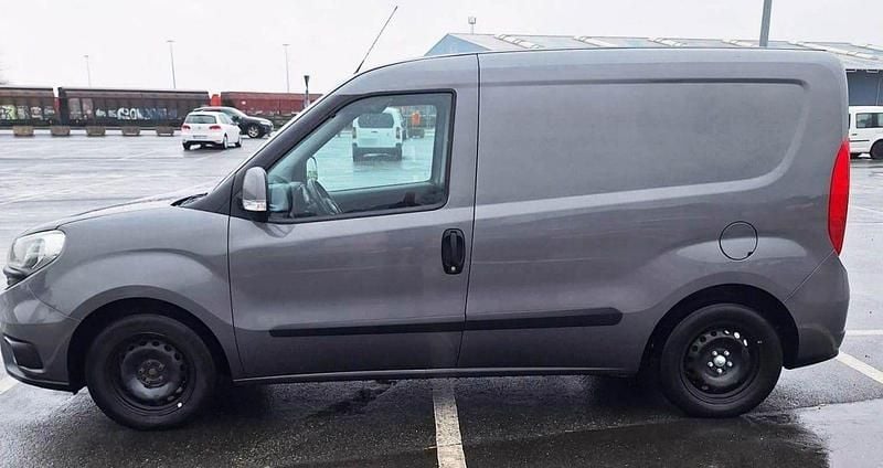 Gebraucht Fiat Doblò 90 PS (66 kW) 2015 Grau Van / Kleinbus