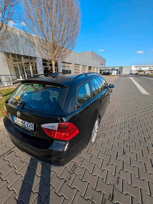 Gebraucht BMW 325 218 PS (160 kW) 2008 Schwarz Kombi