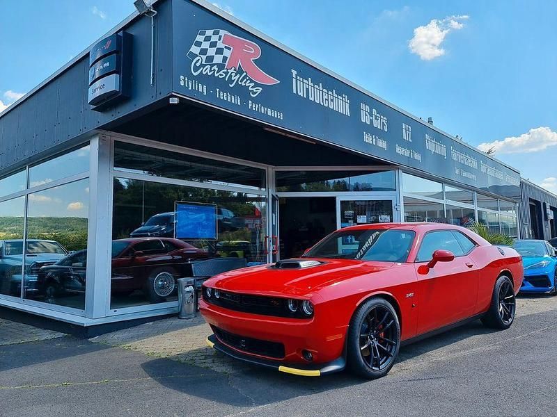 Rot Neu 2025 Dodge Challenger Coupé | 59.900 € (Teuer) - Bild 1/4
