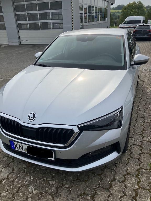 Silber Gebraucht 2020 Skoda Scala Ambition Kleinwagen | 11.200 € (Superpreis) - Bild 1/4