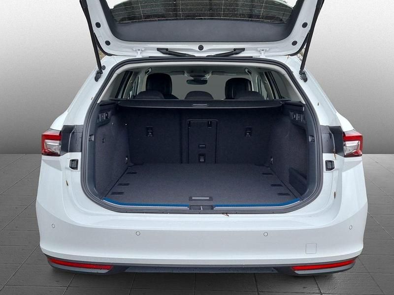 Neu Skoda Superb Selection 150 PS (110 kW) 2026 Kristallweiß uni Kombi